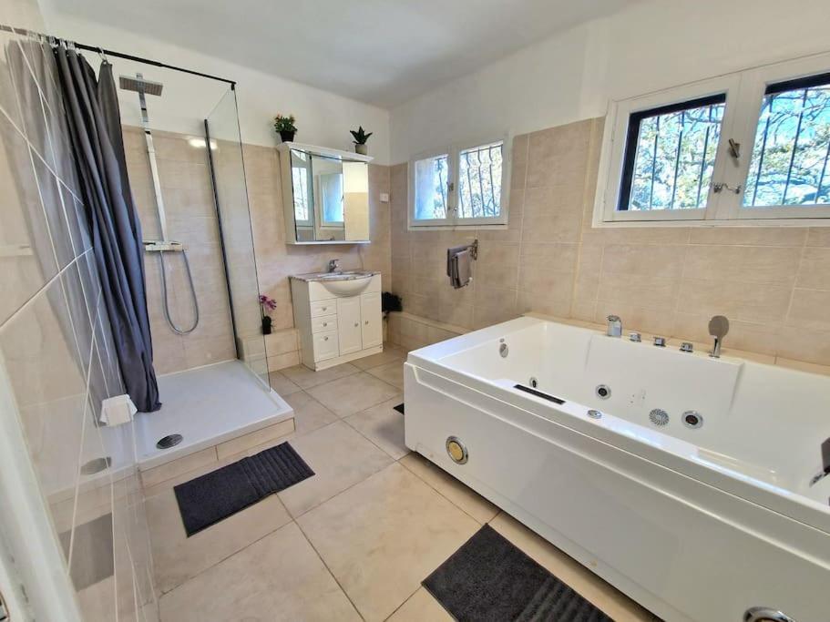 Villa Marseille Dans Les Hauteurs ภายนอก รูปภาพ